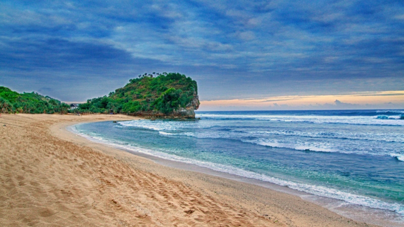 Indahnya Pantai Indrayanti, Pantai yang Selalu Mempesona di Jogja